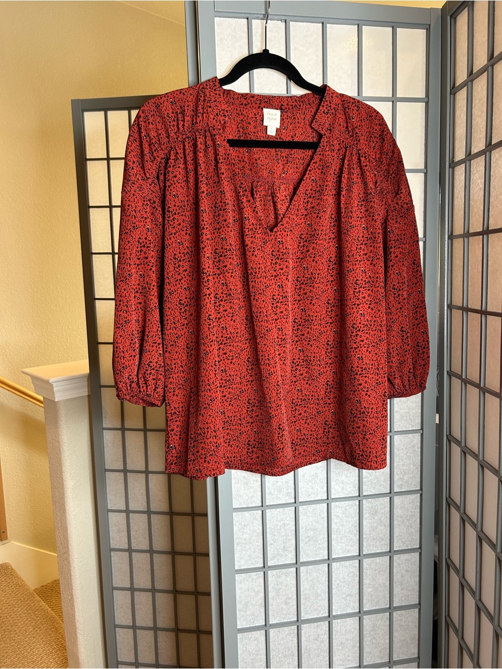 Evereve Roan + Ryan Women’s Red Printed 3/4 Sleeve V-Neck Blouse